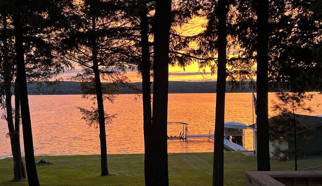 Quiet Hallmark Movie Cottage on Hubbard Lake for couples or families.