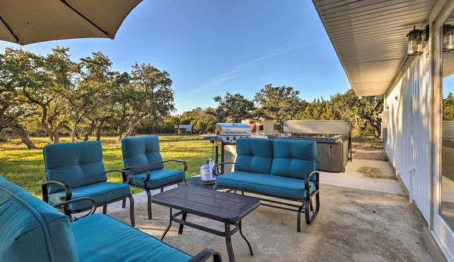 Quiet Haven w/Hot Tub, 4 Mi to Canyon Lake!