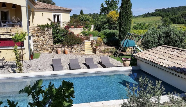 Quiet heated swimming pool on a 22havineyard estate large house/air conditioning