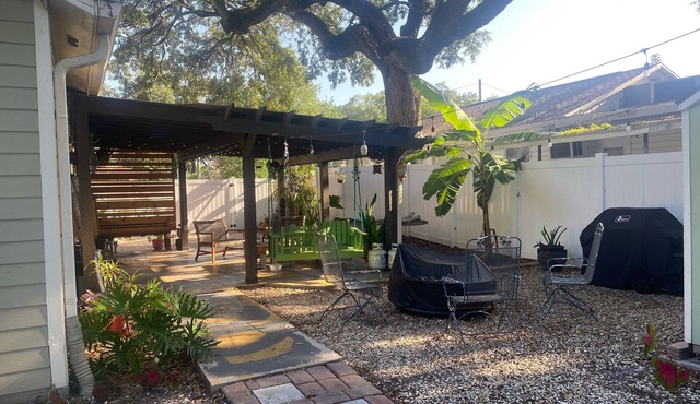 Quiet Heights Home, easy walk or bike to Riverwalk & Downtown