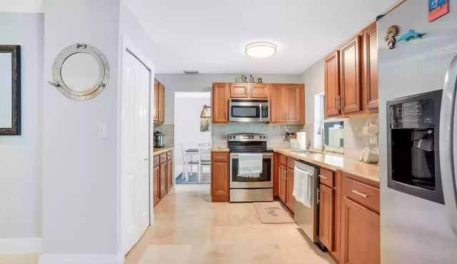 Quiet hidden gem w/private pool, 10mins to beach & golf