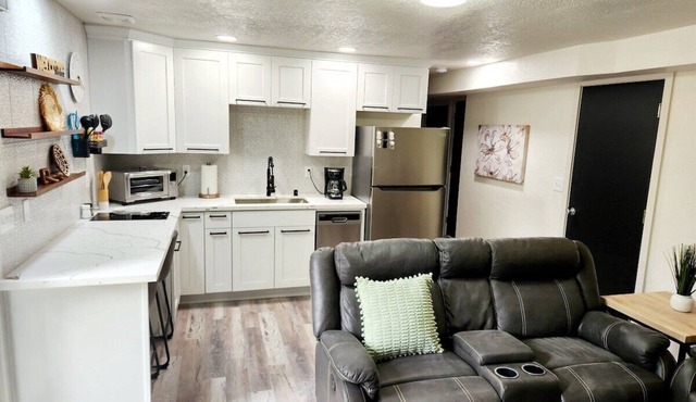 Quiet hideaway | Private entrance & backyard