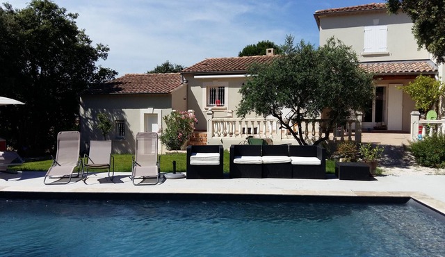 Quiet hillside villa with spa and pool in Provence