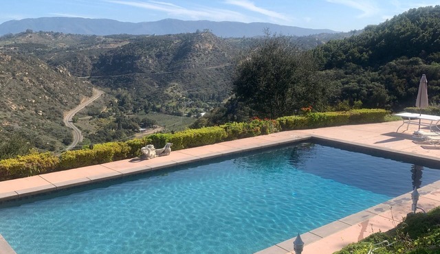 Quiet hilltop guest house with great views