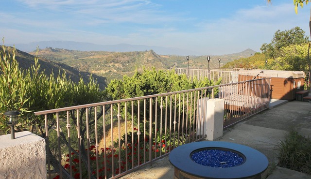 Quiet Hilltop Home With Stunning Hill Top And Valley Views