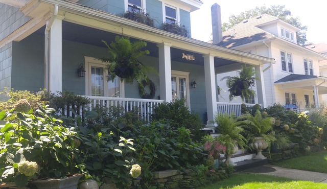 Quiet, Historic, Beach Town GetawaynOwner Occupied Single Guest Offering