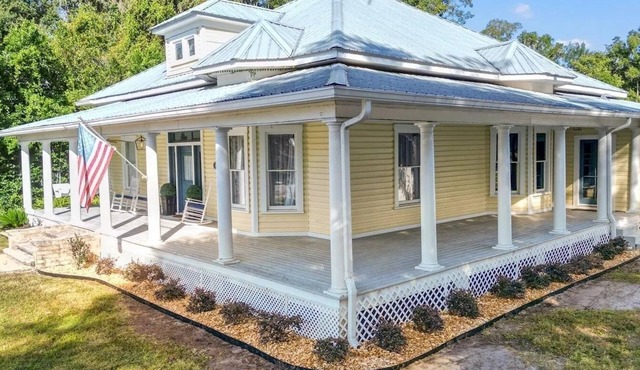 Quiet Historic Family Retreat with Pool-Pet Friendly-No Events