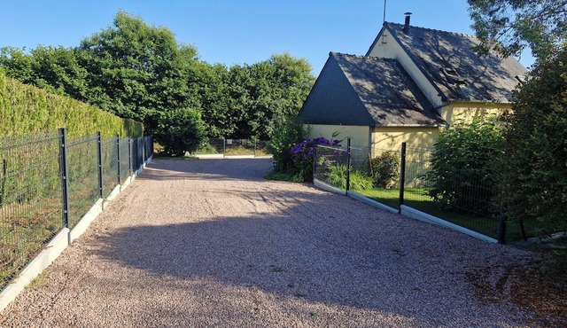 Quiet house. Pets welcome.