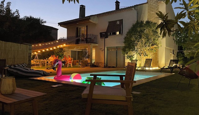 Quiet house with swimming pool a stone's throw from Avignon