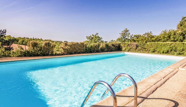 Quiet holiday home with shared pool