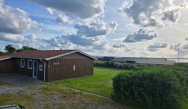 Quiet holiday home with view to Aarhus Bay
