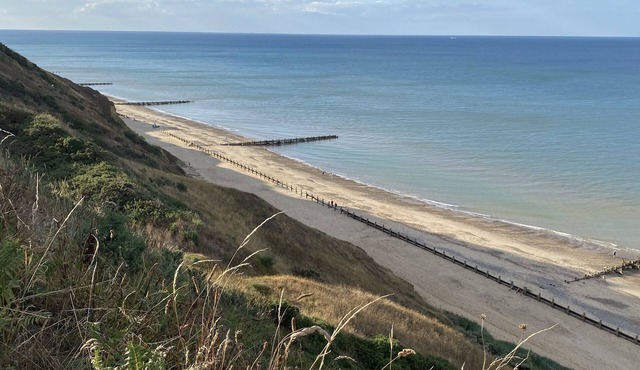 Quiet holiday park on North Norfolk Coast. 5 minute walk to dog friendly beach.