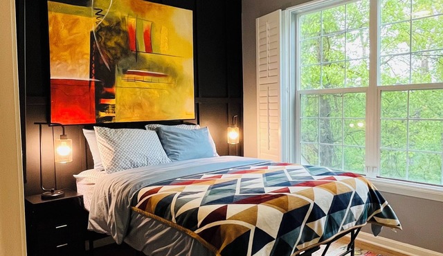 Quiet Home Away from Home, Modern & Cozy : Private Bedroom & Private Bathroom
