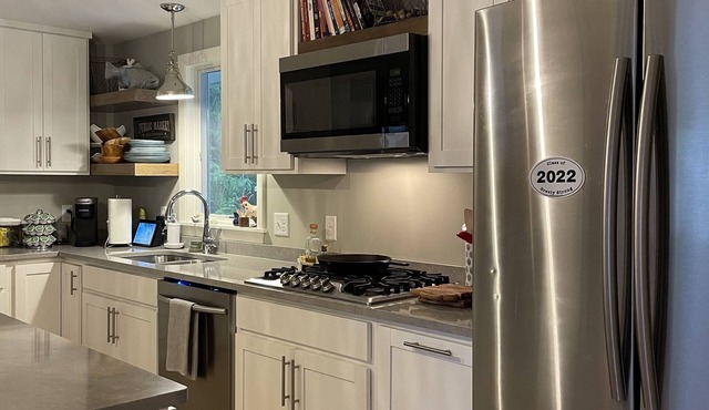 Quiet home away from home; Cumberland Center retreat!