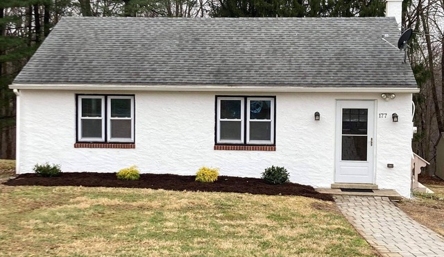 Quiet home, centrally located in Lancaster County!