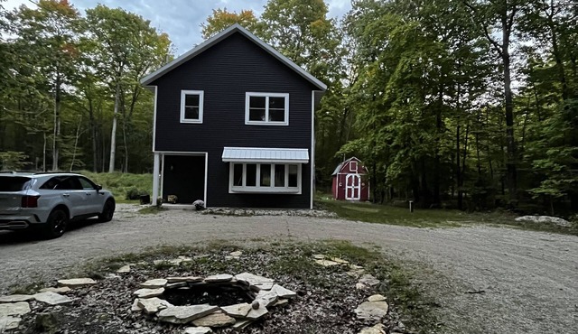 Quiet Home in the woods