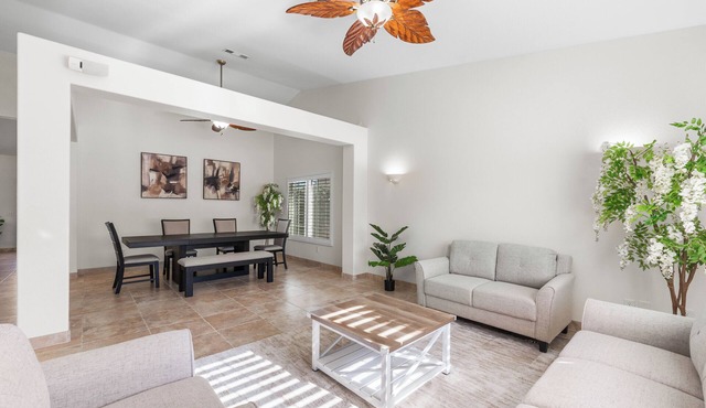 Quiet home in West Palmdale Hills W/Pool