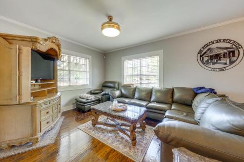 Quiet Home Near I-49, Downtown & 2 Hospitals
