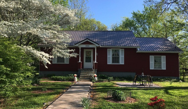 Quiet home on horse farm, halfway between Paducah & Wickliffe. Close to 60 & 286