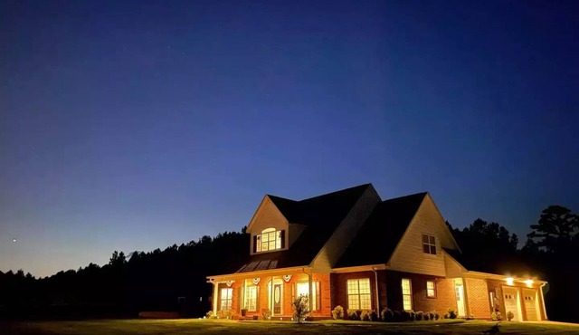 Quiet Home Outside Tupelo