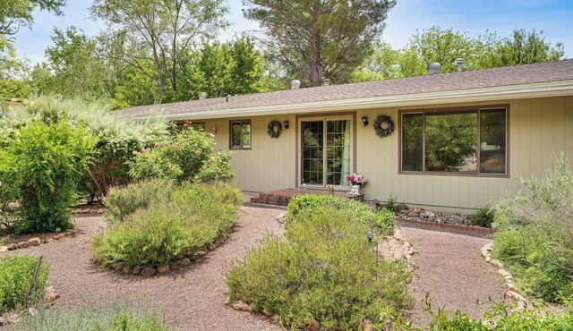Quiet Home w/Garden ~ 7 Mi to Patagonia Lake!