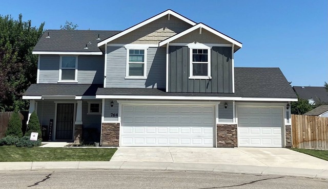 Quiet home w/loft, Hot Tub, Fire Pit