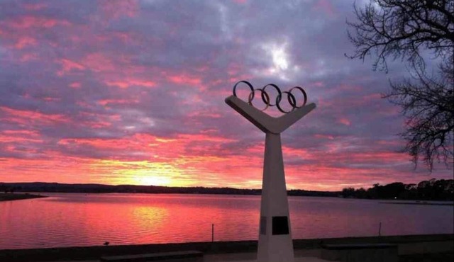 quiet home walk to lake playground shops and golf