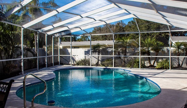 Quiet home with Salt Water Heated Pool, next to Largo Golf Course & IRB!
