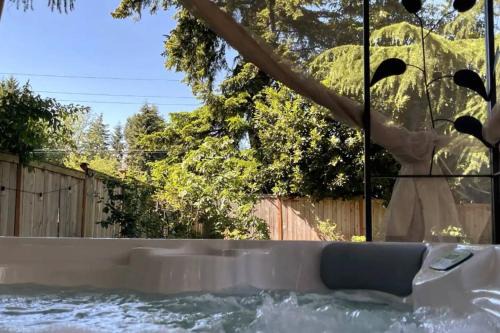 Quiet. HotTub. 0.5 mi 2 Airport & Light Rail. FIFA