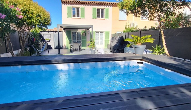 Quiet house with pool, close to beaches and shops.