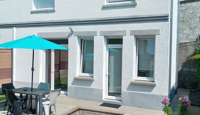 Quiet house, close to port, beaches, center, sightseeing and tourist activities