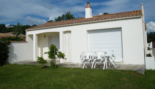 Quiet house near the sea
