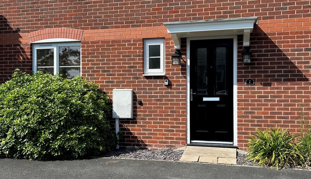 Quiet house 2 double bed rooms with 2 parking spaces