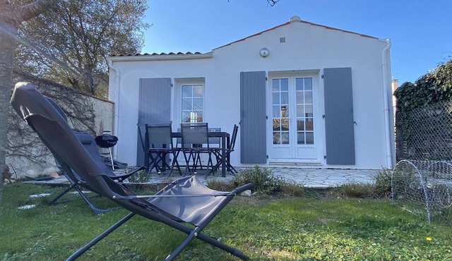 Quiet house 3 rooms, near beach, Wi-Fi, pets allowed