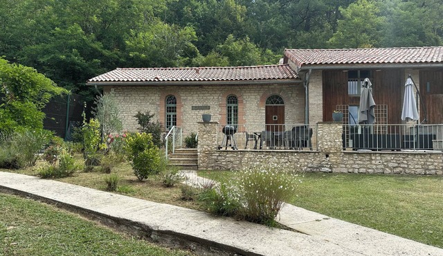 Quiet house above the lake of Molières in Tarn et Garonne