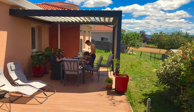 Quiet house and garden for 5 near the volcanoes