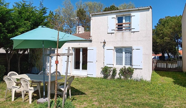 Quiet house between sea and countryside, pets on request