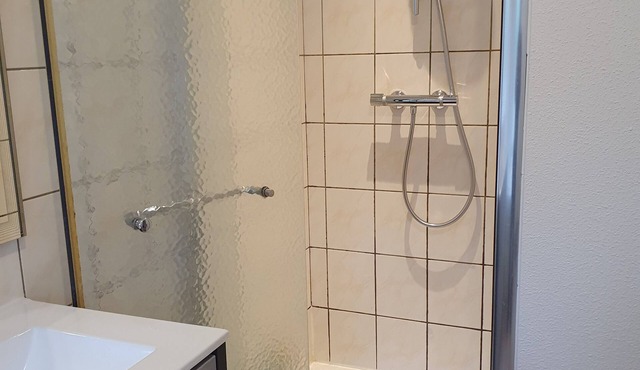 Quiet house close to all amenities and train station