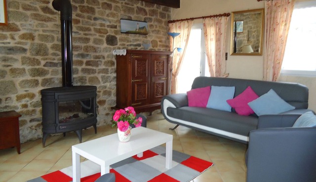 quiet house covered swimming pool, heated from May 1 to September 15