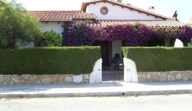 Quiet House, delightful and confortable with free wifi.