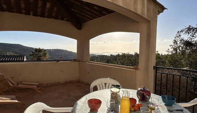 Quiet house 4 rooms, 3 bedrooms, sea view, Bormes-les-Mimosas