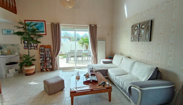 Quiet house 1000 metres from the beach