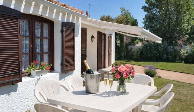 Quiet house near the sea in La Chaume area, for 6 people