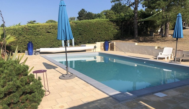 QUIET HOUSE WITH VIEW OF VILLENEUVE AND SWIMMING POOL