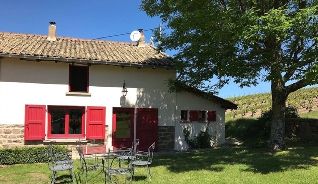 Quiet house, garden swimming pool and sleeps 6