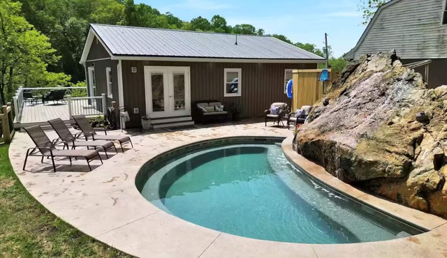 Quiet house heated pool & waterfall open all yearnn