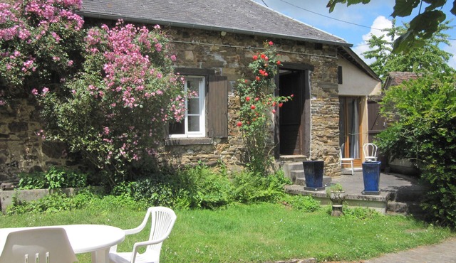 Quiet house, hiking trails, swimming pool, relaxation