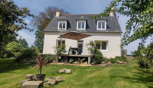 Quiet house in a large park. Close to the coast and shops!