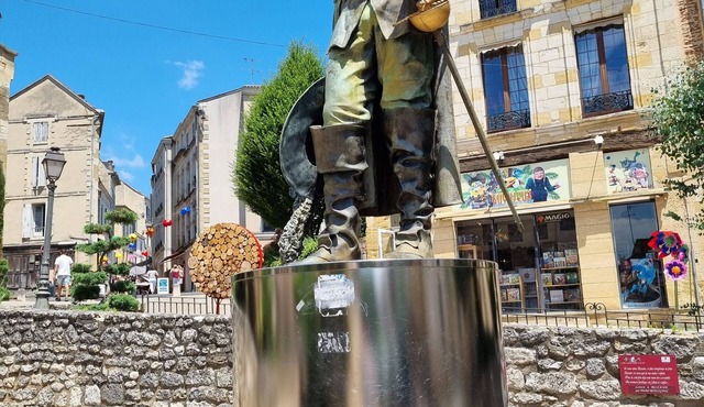 Quiet house in a park. ideal family.