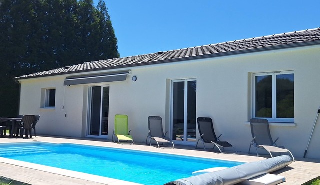 Quiet house in Périgord Vert with private pool